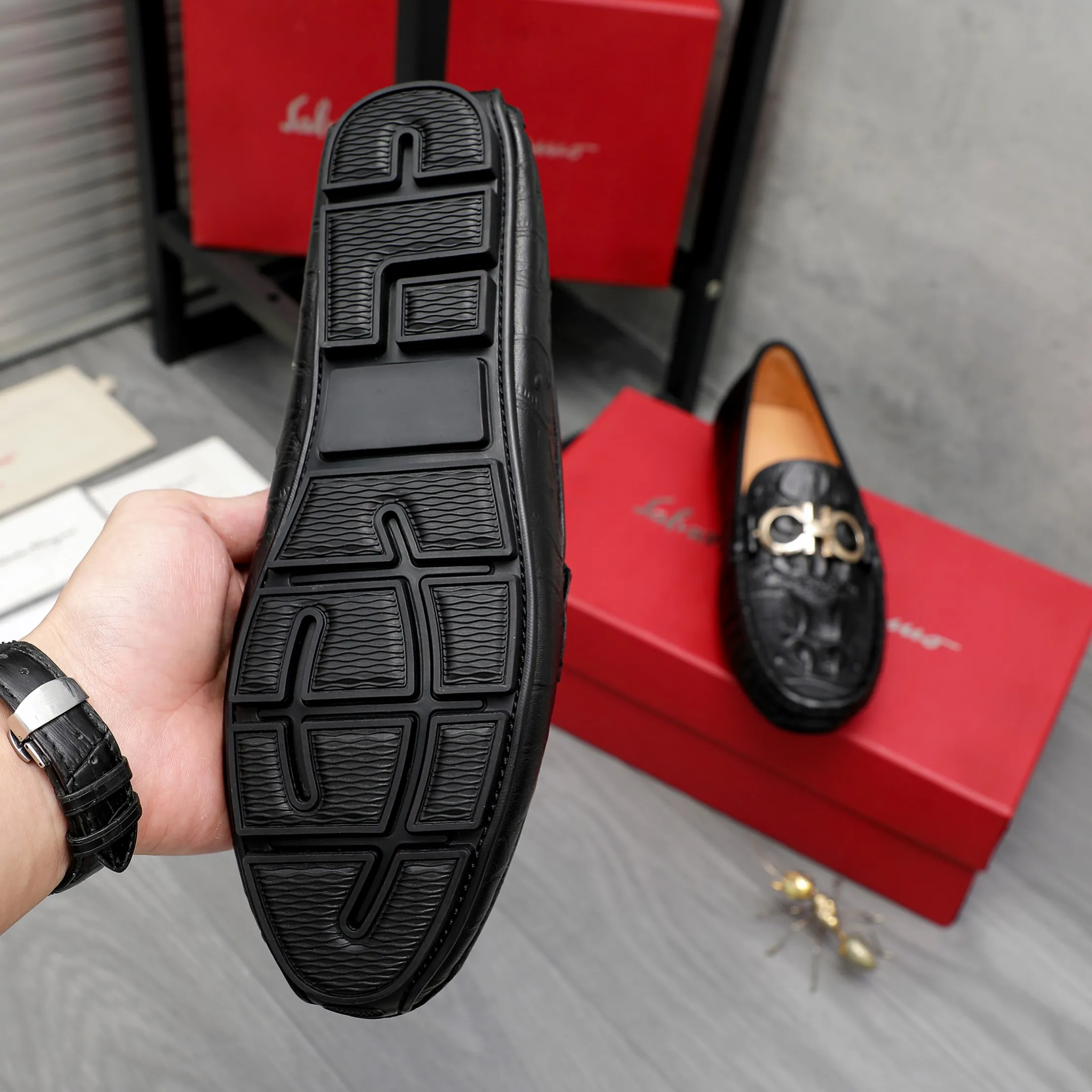 Men's shoes 💰380 Product trademark: Ferragamo "Ferragamo" casual slip-on shoes Regular size: 38-45 (45. Customized, non-returnable) Product materials: Selected crocodile pattern cowhide upper, pigskin lining, rubber outsole